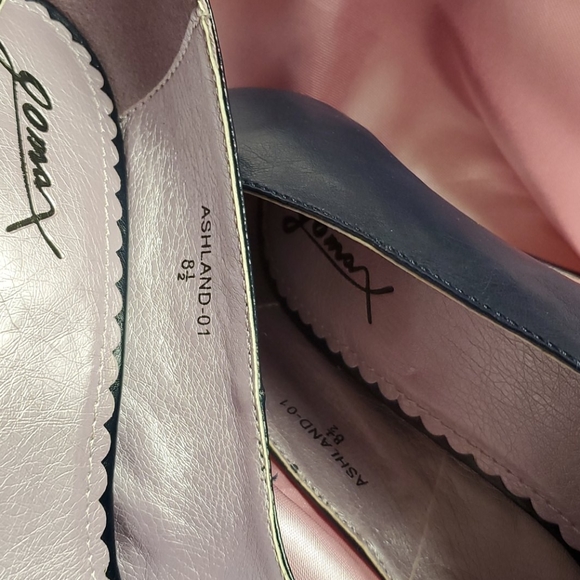 NWT Beautiful Navy Pumps 8.5 - Picture 9 of 11